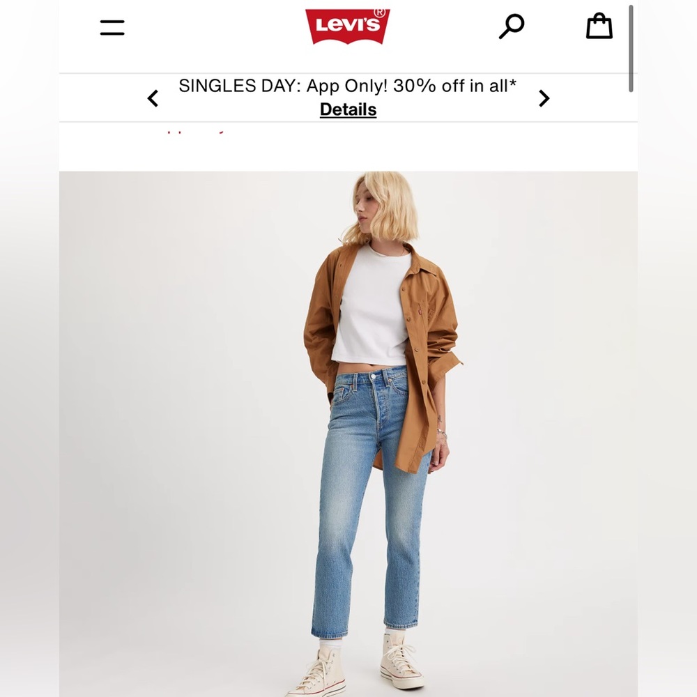 LEVIS- wedgie straight jean. Size 26, black.